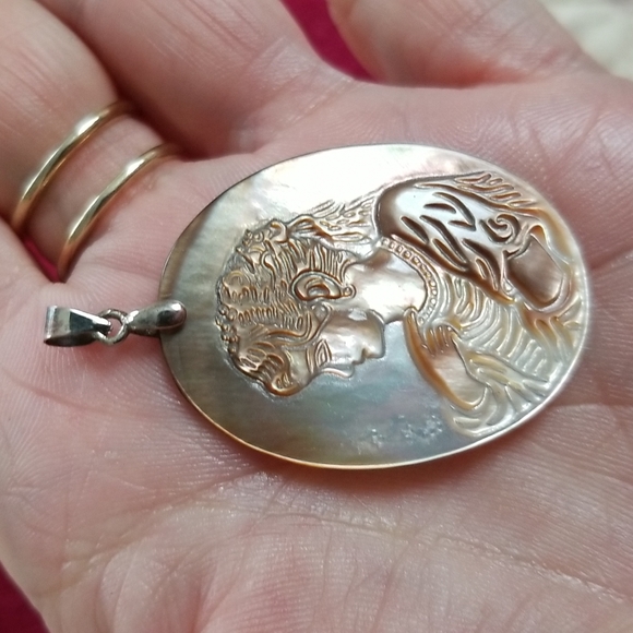 Vintage Cameo Pendant - Picture 3 of 10